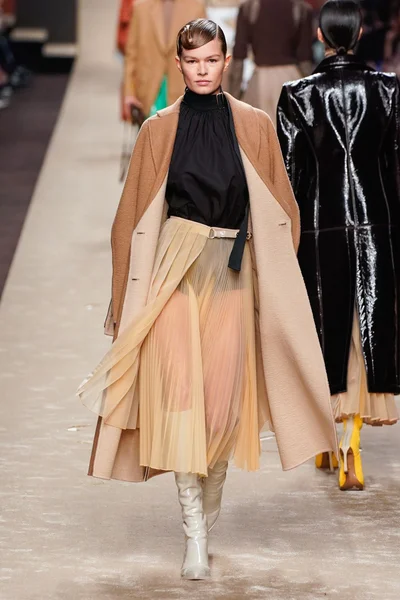 Look 13